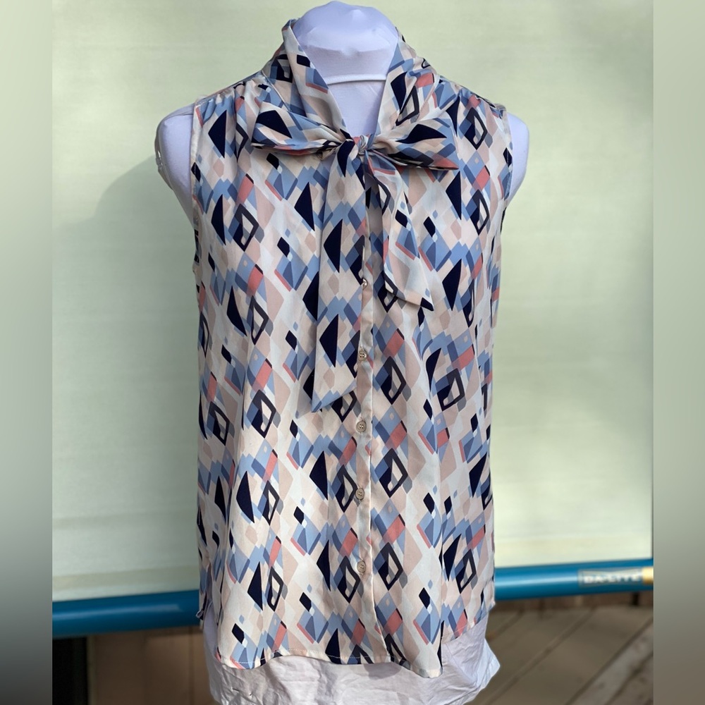 Rachel Zoe tie collar sleeveless shirt. Size Medium. Pink, Navy Blue, Off-white.